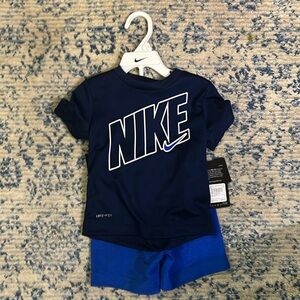 NWT Toddler NIKE 2 piece set (2T)